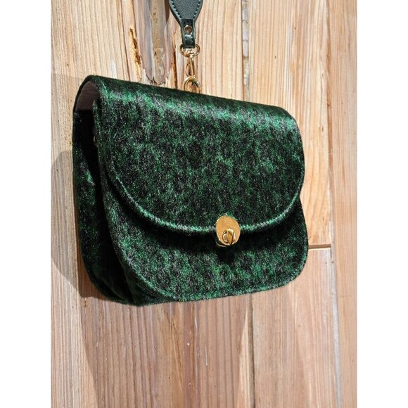 Vintage-Inspired Green Faux Leopard Fur Satchel Shoulder Bag With Gold Turn Lock - Picture 2 of 9